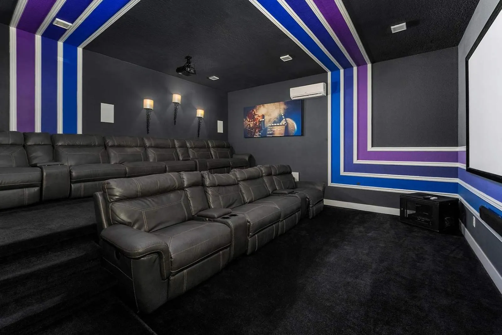 Super Villa With Superhero Theme Br, Arcade & Theater Davenport United States